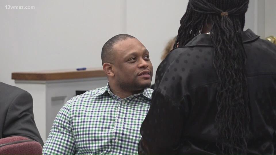 Jury begins deliberating in trial of Royheem Deeds, man accused of ...