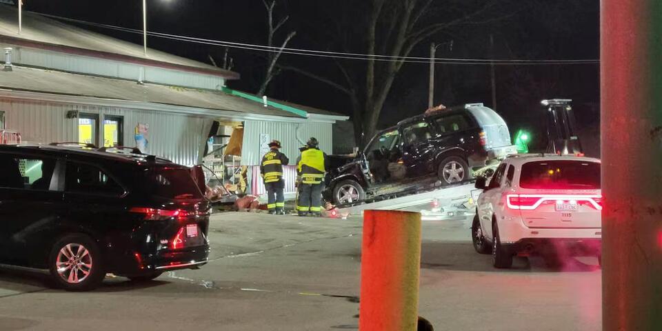 UPDATE: Man arrested after SUV crashes into Saginaw convenience store ...