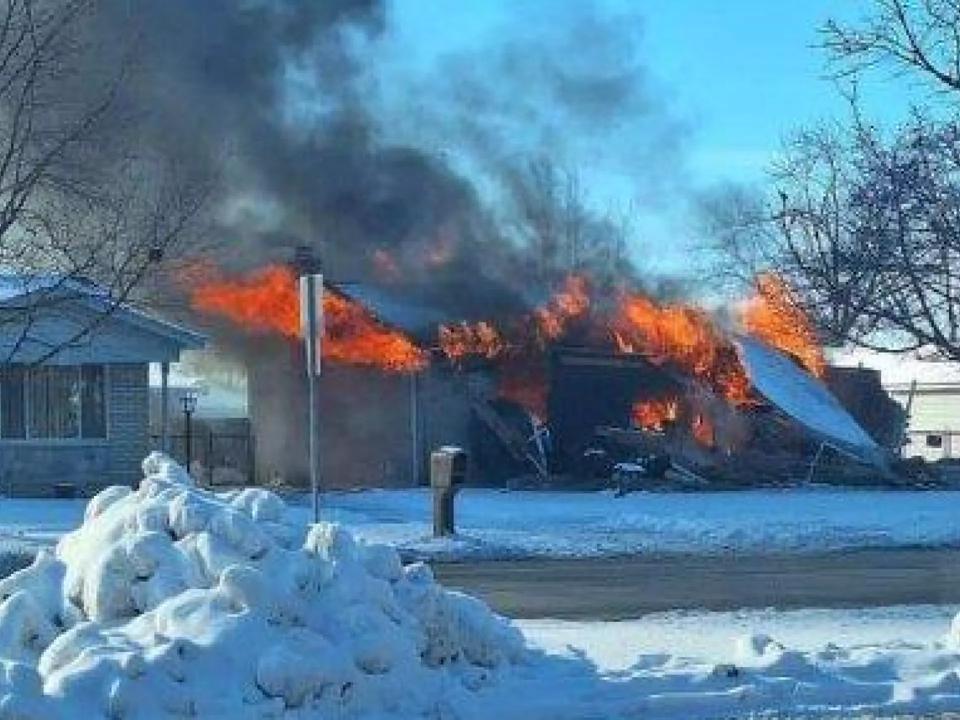 Neighbors, family say 81-year-old Roseville man died in house fire ...