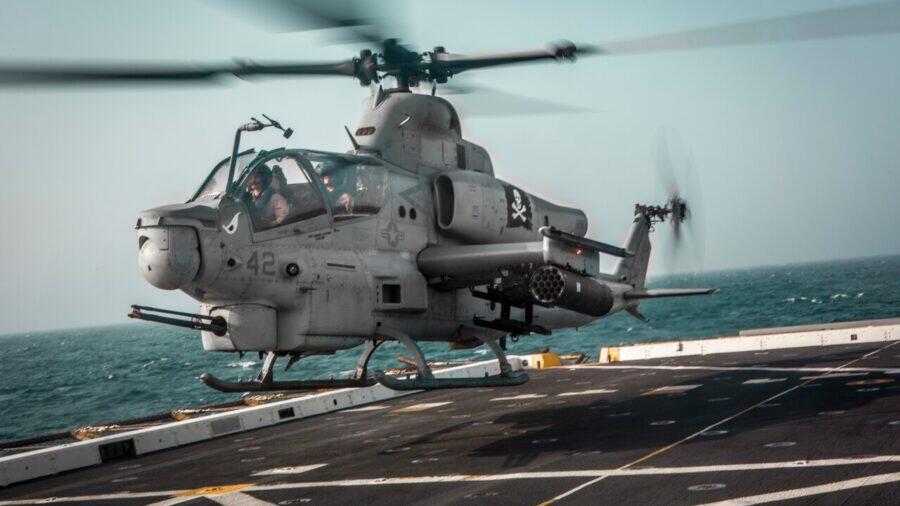 2 pilots hurt when Marine attack helicopter crash-lands at Lake Havasu ...