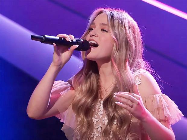 ‘The Voice’ Exclusive: Kelly Clarkson & Blake Shelton Fight Over Mary ...