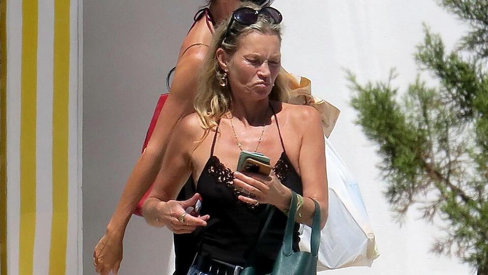 Kate Moss Paired Her Denim Mini Skirt With a Summer Shoe Trend I Thought I’d Never See on Over 50s