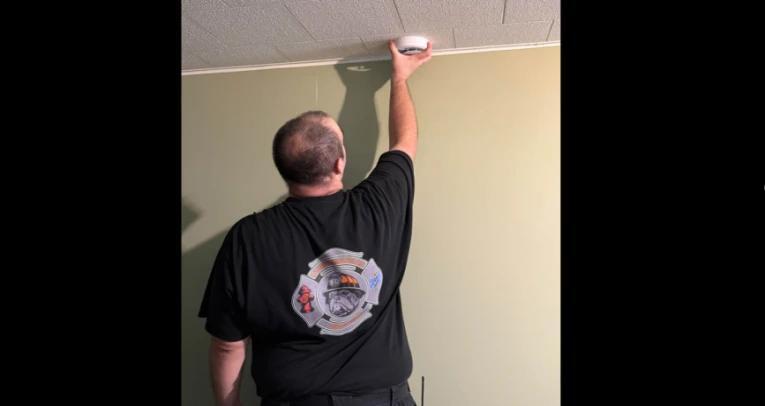 Indy Fire/EMS, IPD, Red Cross Install Smoke Detectors in Local Homes ...