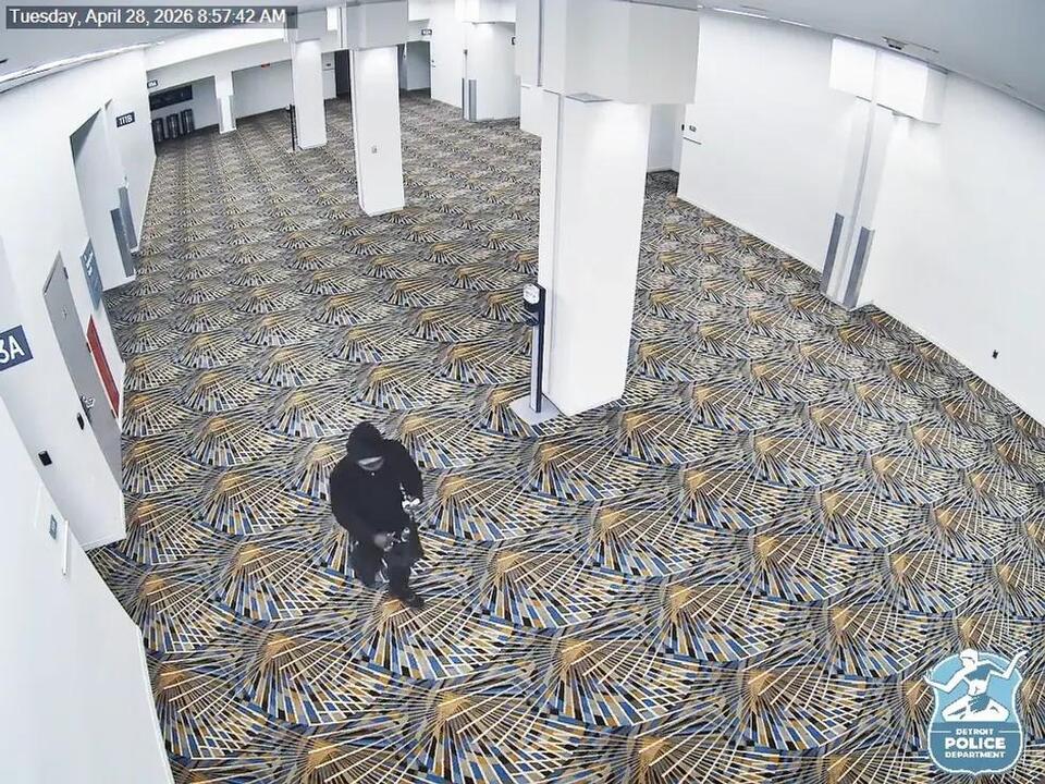 Detroit police, fire search for arsonist who set fire at Huntington ...