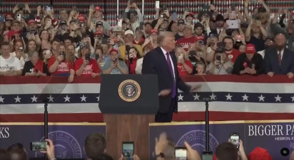 Fact Check: Crowd Behind Trump At Kentucky Rally Was NOT AI-Generated ...