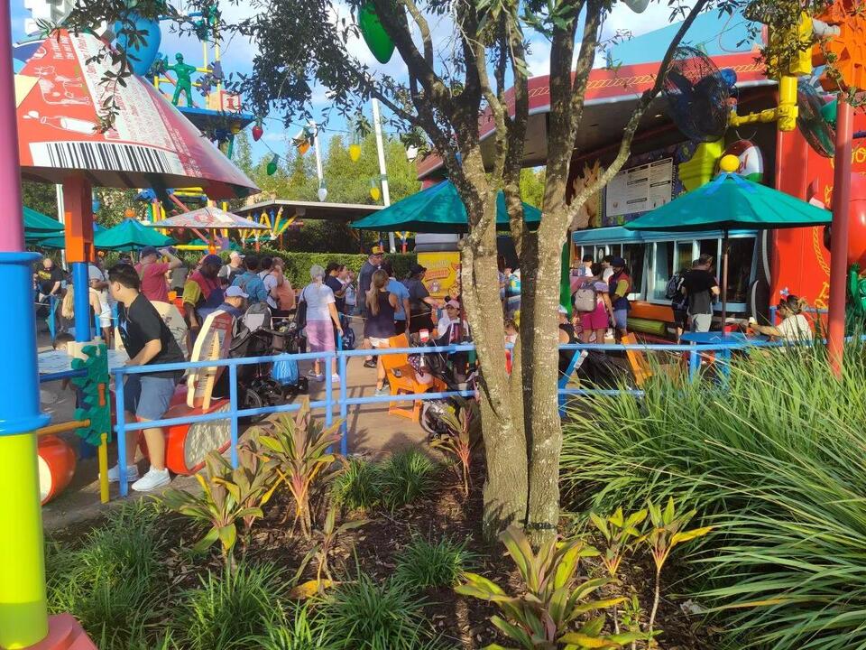 Pumpkin Lunch Box Tart Review: Is It Worth a Stop at Woody’s Lunch Box?