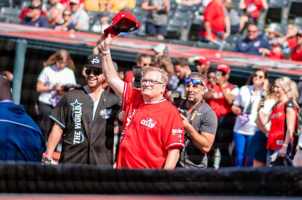 ‘Undercover Boss’ reboot: Drew Carey hosts huge season 12 - NewsBreak