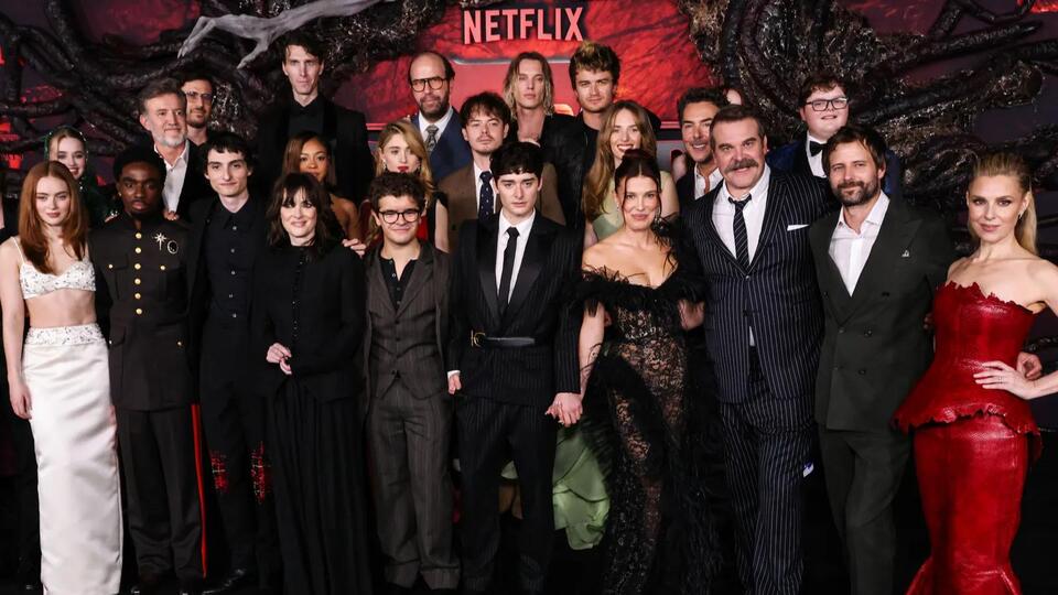 Stranger Things cast reflects on a decade of memories as they ...