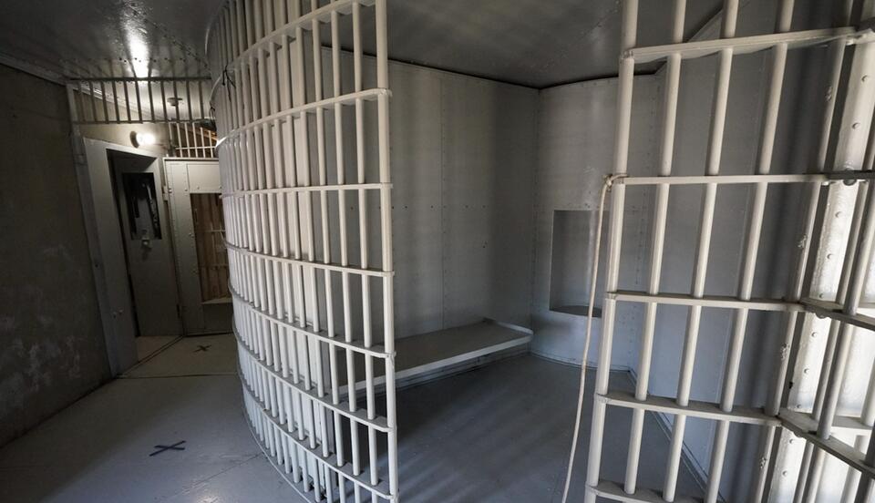 NFL fan calls show from prison - NewsBreak