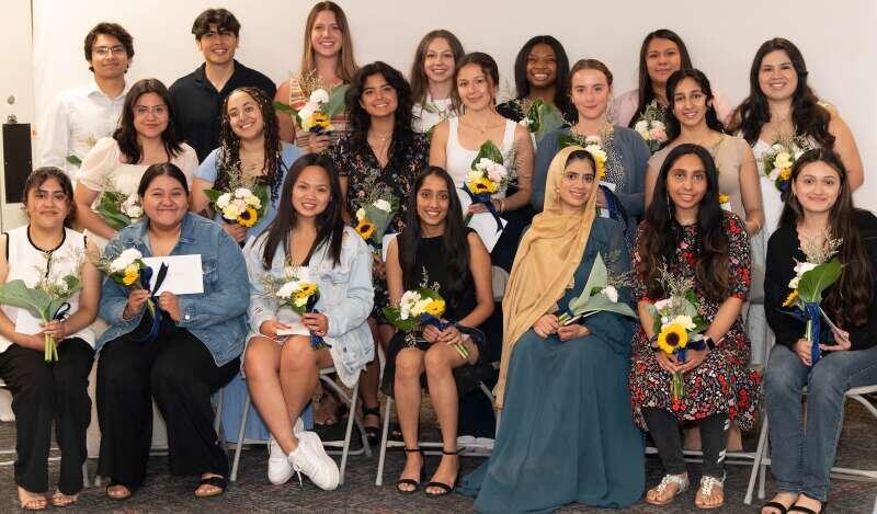 Mentorship lifts first-generation scholars from District 211 to college ...