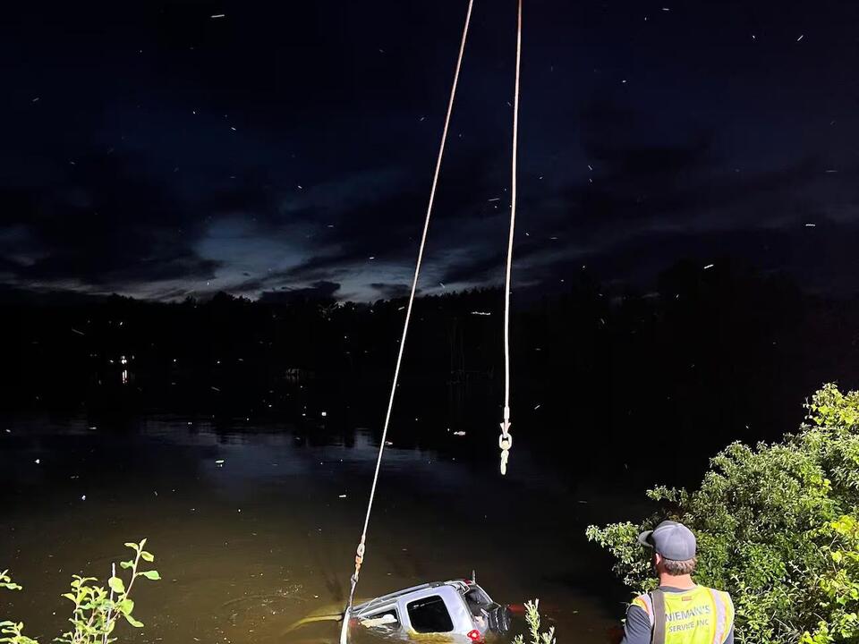Driver recovering after crashing vehicle into Wood County lake