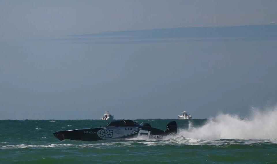RIP CURRENTS: Thousands watch epic boat races on Gulf along Englewood ...