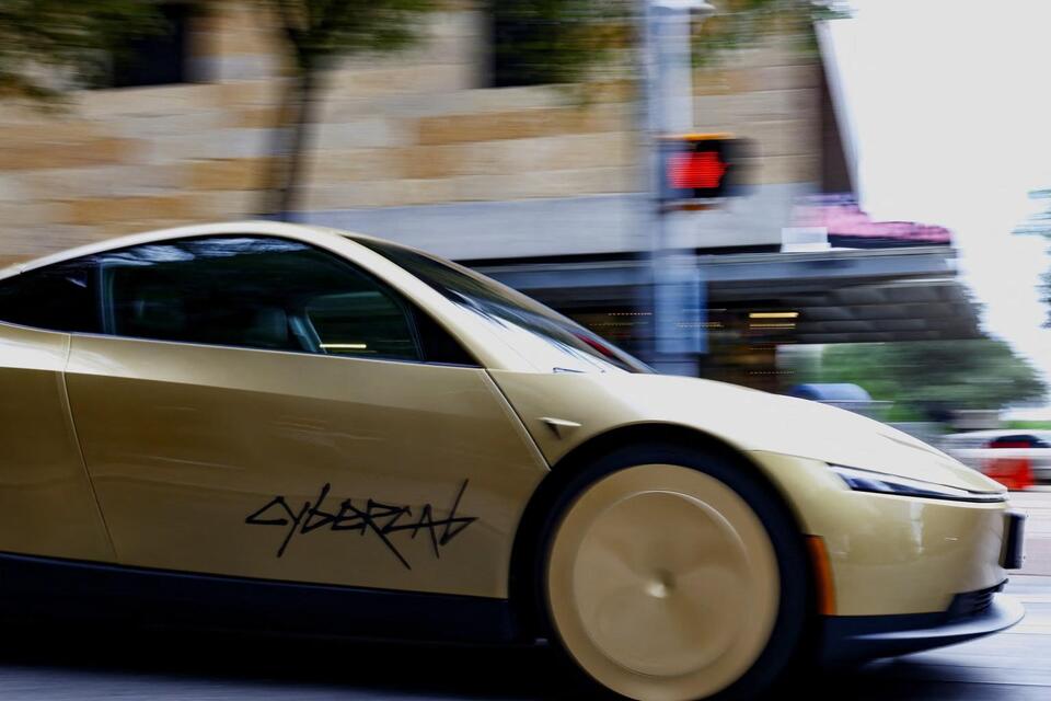 Feds probe Tesla's deployment of Cybercab vehicles with no brakes ...