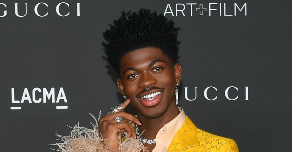 Lil Nas X Gets Groovy in Feather-Sleeve Suit and Classic Loafers at LACMA Gala – NewsBreak