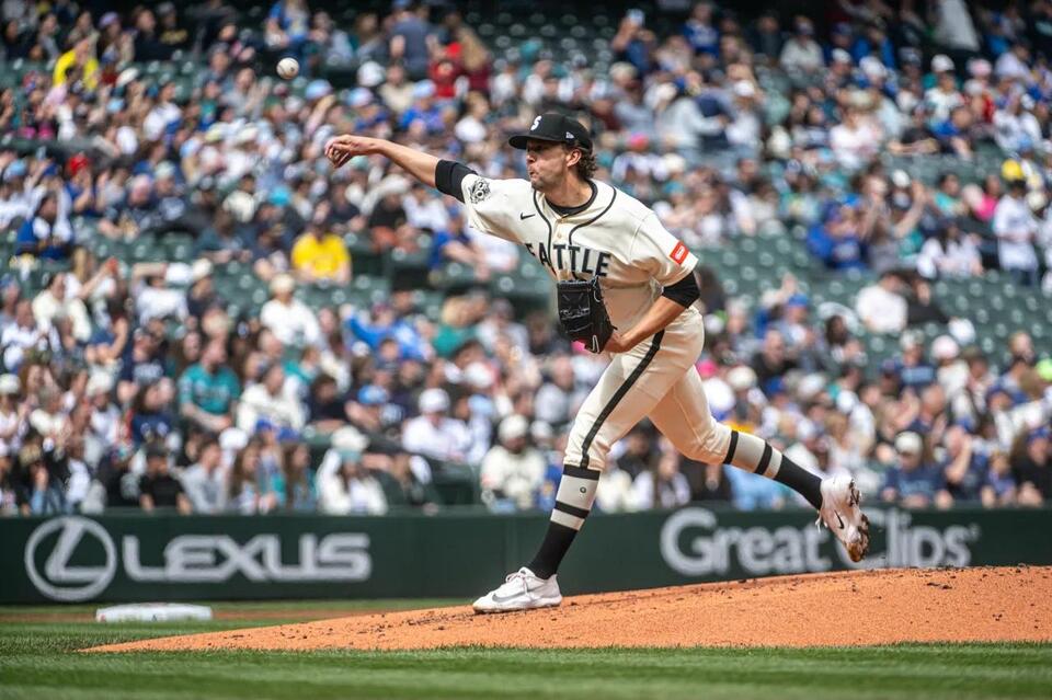 Mariners’ playoff hopes fading following rough Athletics series