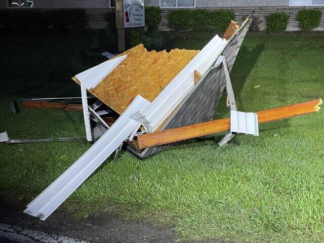 Overnight storms bring damage, debris to Kansas City area