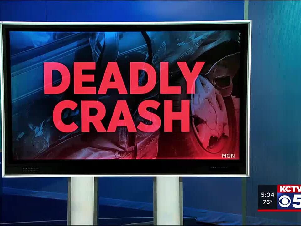 Driver dies after losing control, crashing into Independence business