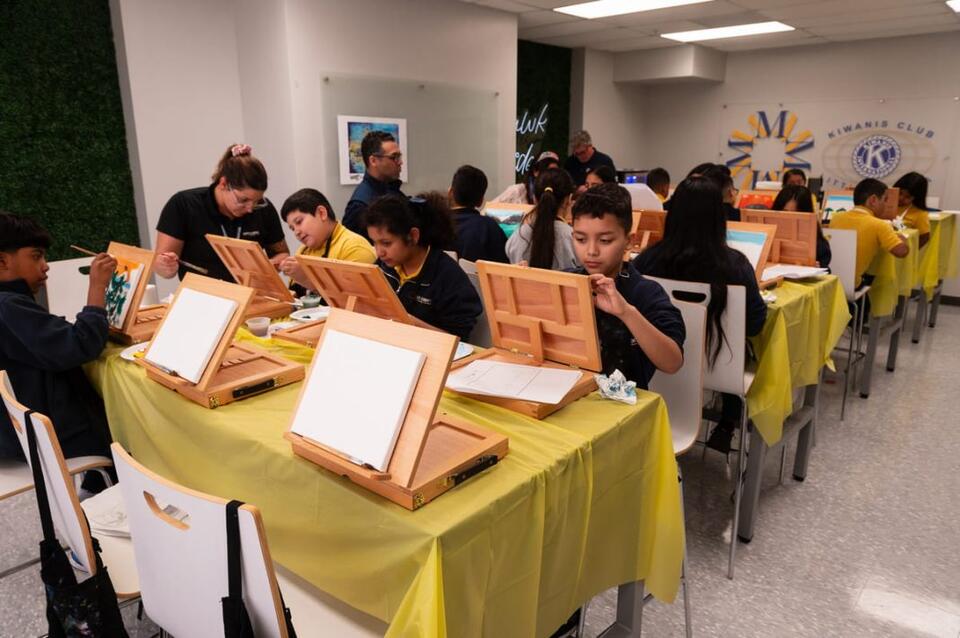 Carnaval Miami poster artist inspires students at Mater Kiwanis Academy ...