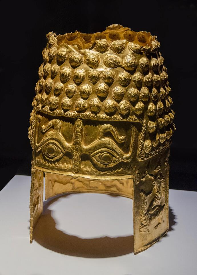Thieves Dynamite Door of Dutch Museum to Steal Gold Artifacts - NewsBreak