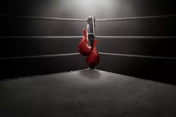 Ref Ignores Corner's Towel, Lets Fight Continue - NewsBreak