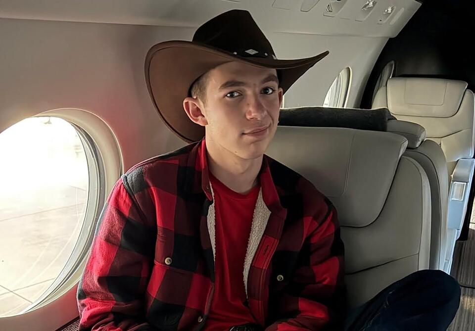 Teen fatally struck by lightning while trying to protect younger brother