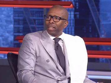 Social Media Goes Wild Over Kenny Smith’s Messed Up Knees on ‘Inside