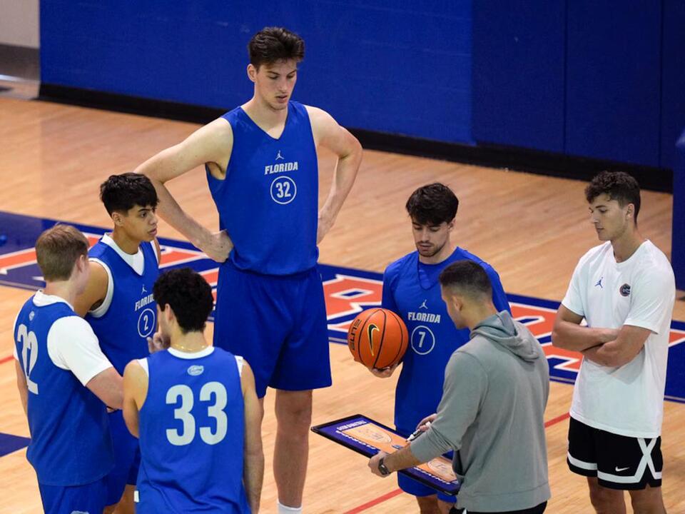 World’s tallest teenager ready to take the court for Gators