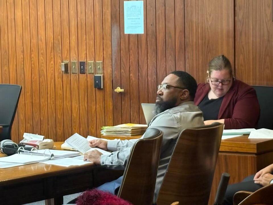 Trial begins for man accused of shooting wife 5 times, killing her in ...