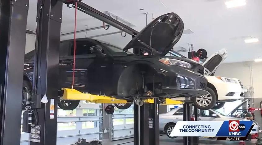 Kansas auto shop offers free oil changes, inspections to single moms ...