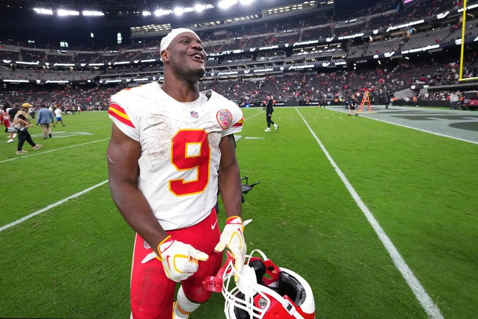 ‘Sore Loser,’ ‘Lack of Character’ — NFL Fans Rip Chiefs RB Kenneth ...