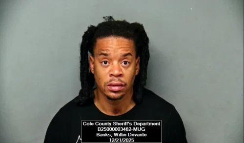 Man accused of pointing gun at Jefferson City Dollar General shoppers ...