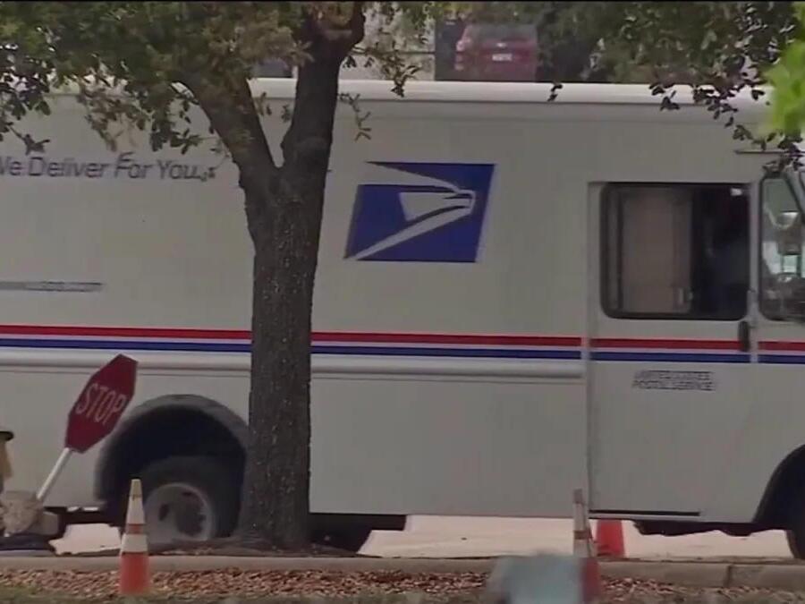 San Carlos residents react after postal worker robbed at gunpoint