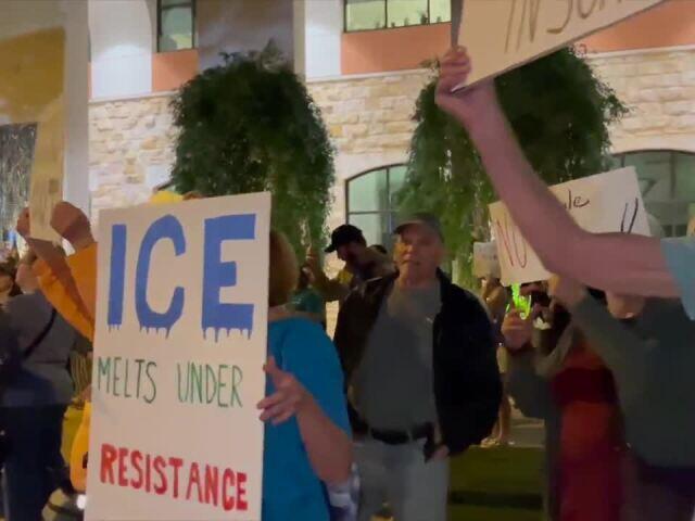 Hundreds pack Surprise City Council meeting, protest outside over ICE ...