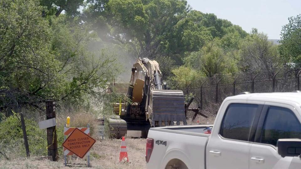 ‘A whole ecosystem:’ Border wall construction inches toward historic cottonwoods in Lochiel