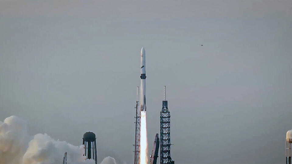 Blue Origin’s New Glenn rocket fails to send satellite into correct ...