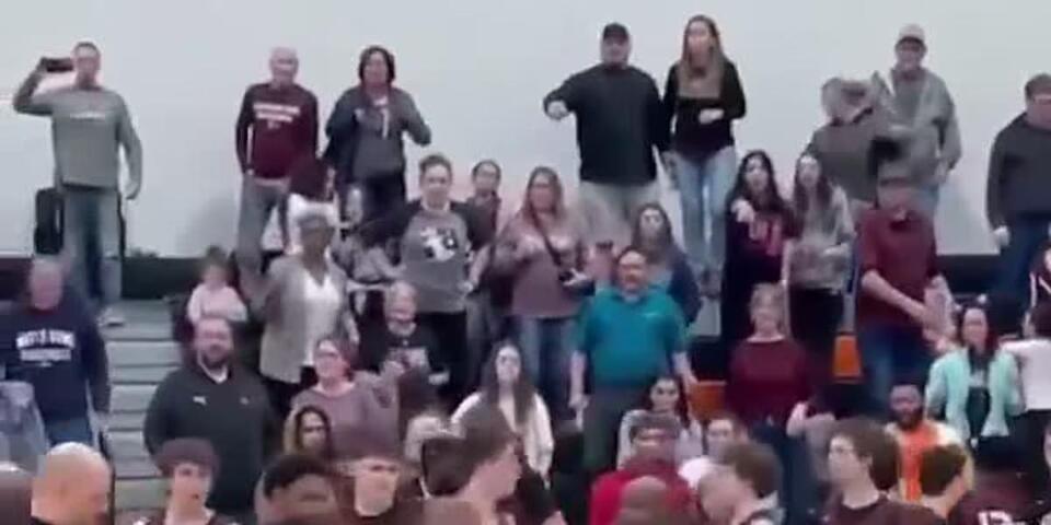 Video shows fans throwing objects at referee after Benton Harbor ...
