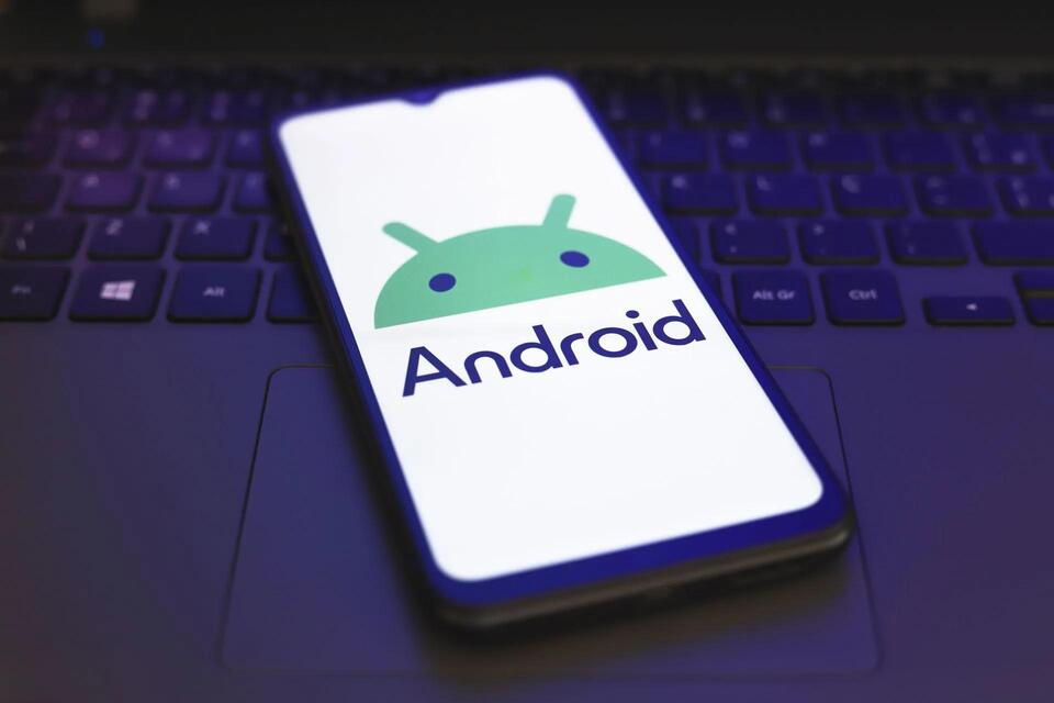14 ‘Android vs. iPhone’ memes that will make you LOL or mad - NewsBreak