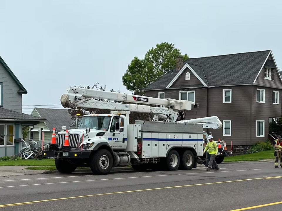 Dump truck hits Duluth power pole, causes outage for 1,750