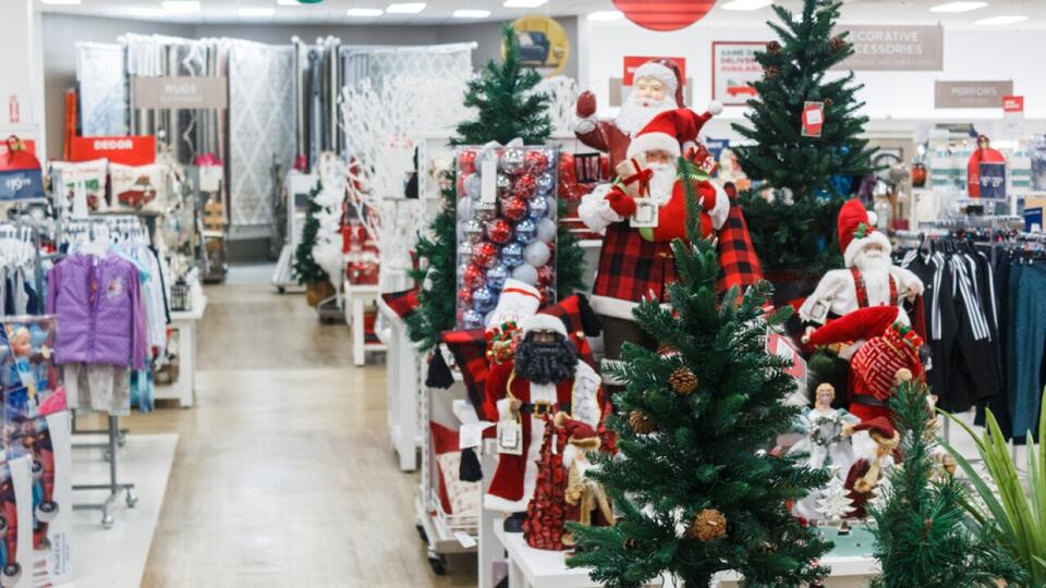 What stores are open and closed on Christmas Day in 2024?
