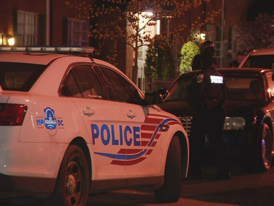 3 men, dog injured in SE DC shooting; police search for suspects armed
