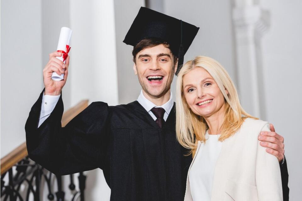 Son Says He Refused to Move Back Home After Graduation, Now His Parents ...