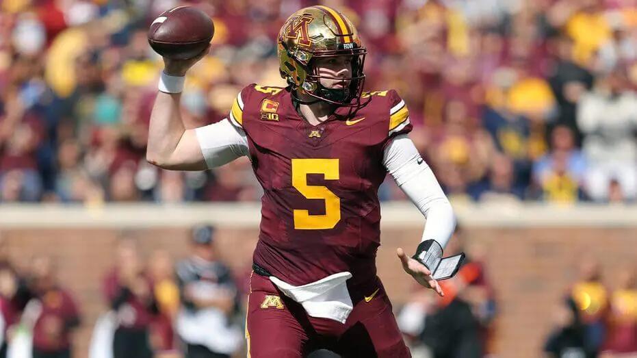 Gophers lineman kicks quarterback in groin during celebration at ...