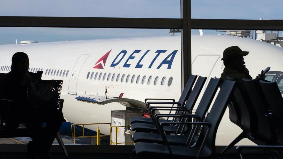 California woman says Delta made her clear 'rotten food' from filthy ...