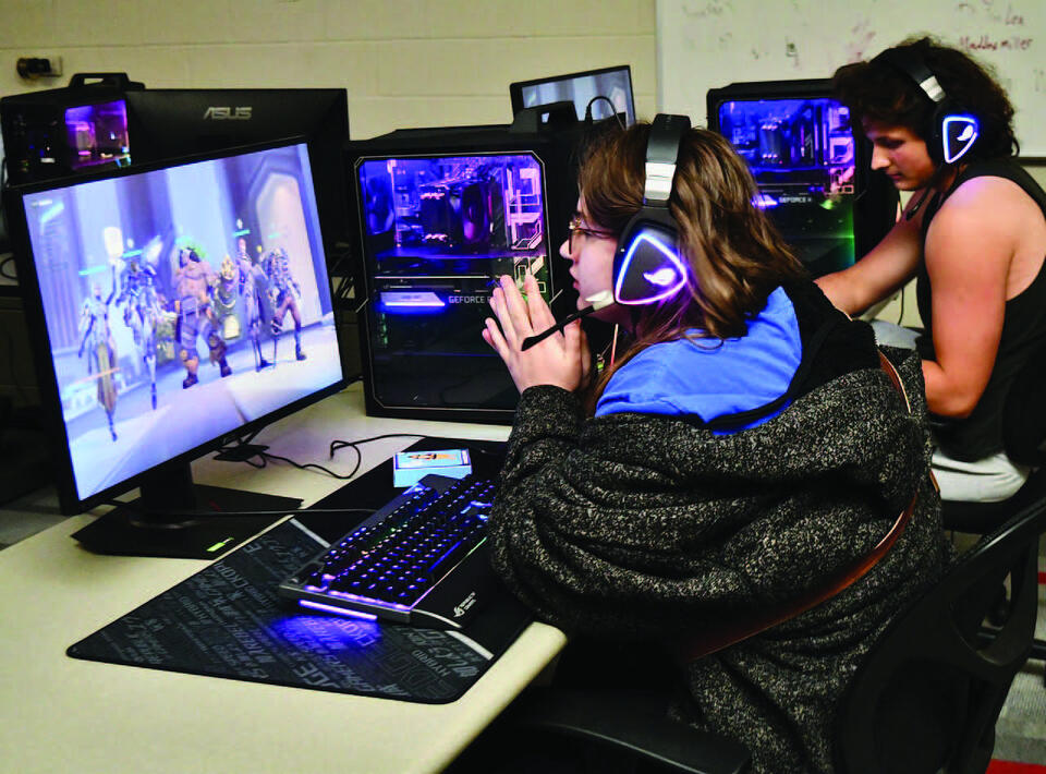 WHS Esports Team Qualifies For Nationals - NewsBreak