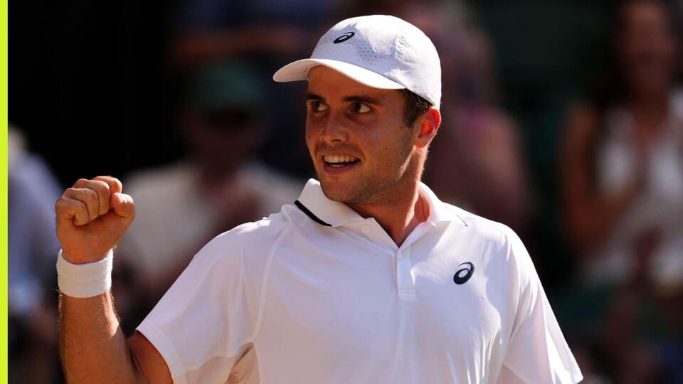 Arthur Fery issues strong complaint to the umpire during Wimbledon semi ...