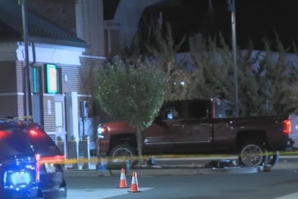 Two killed in late-night shooting outside 7-Eleven - NewsBreak