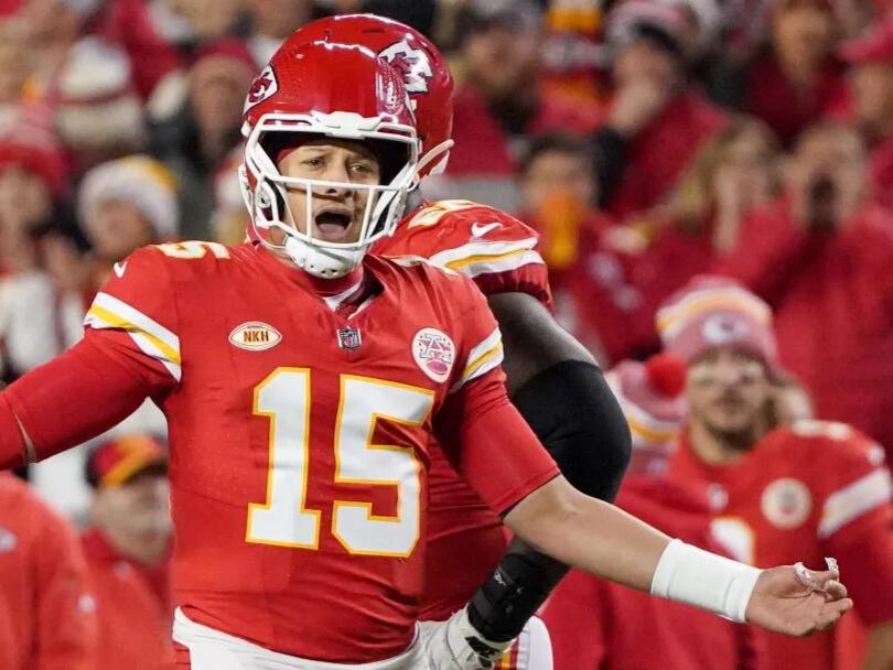 NFL fans convinced refs are calling offensive offsides to make Chiefs