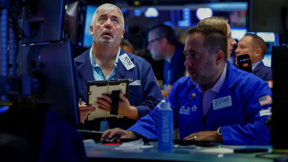 Dow surges 500 points Friday, but index posts back-to-back weekly losses: Live updates