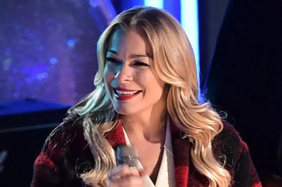 LeAnn Rimes Performing Live In Beaumont In 2025 - NewsBreak