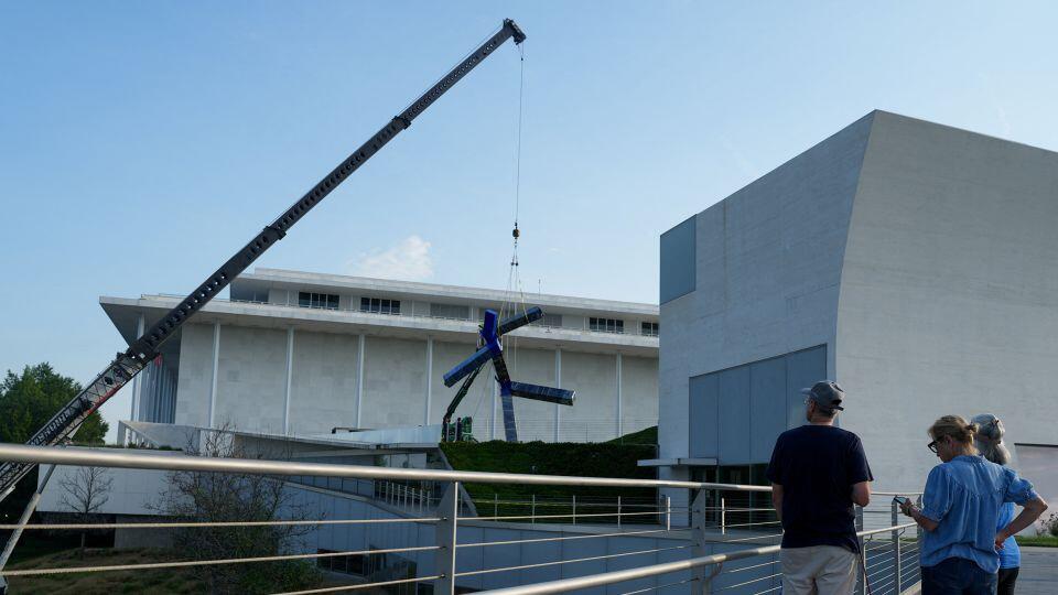 Kennedy Center removes outdoor ‘Blue' sculpture